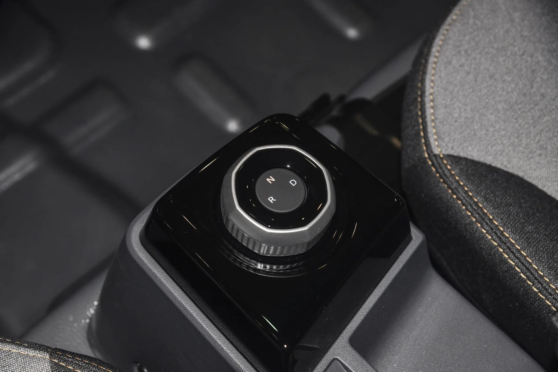 2025 Farizon V6E Image 4